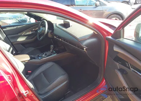 2022 Mazda Cx-30 Premium z USA, uszkodzony, nr VIN 3MVDMBDL8NM429007